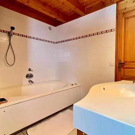 De Charme Avec Sauna Et Vue Sur Les Montagnes - Fr-1-505-181 Chalet *